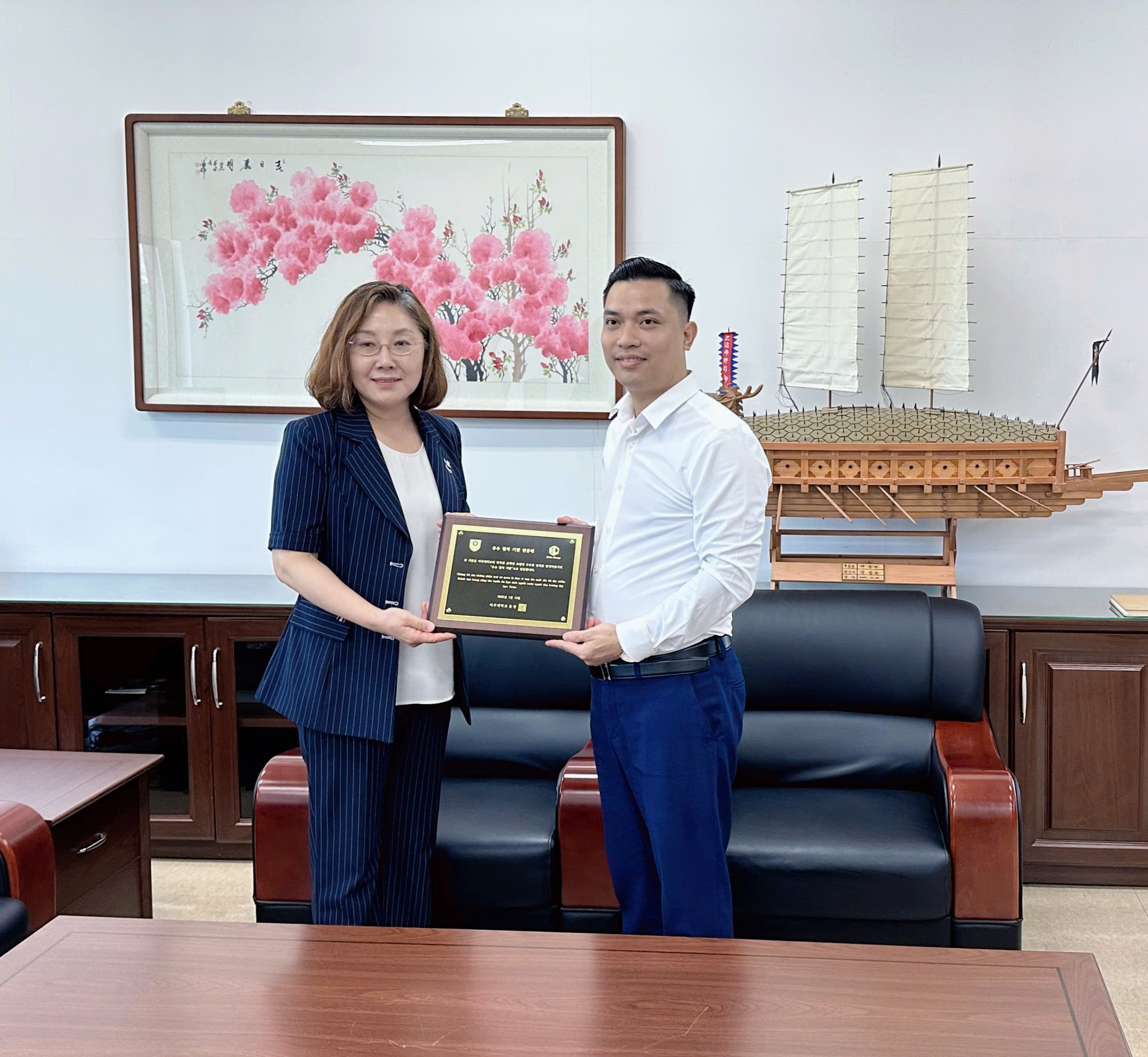 HULI GROUP NHẬN BẰNG KHEN TỪ TRƯỜNG HỌC VIỆN CÔNG NGHỆ YEOJU – HÀN QUỐC